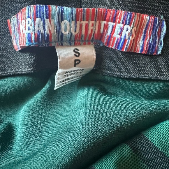 Green and Black Swirl Pattern Skirt - Picture 5 of 5